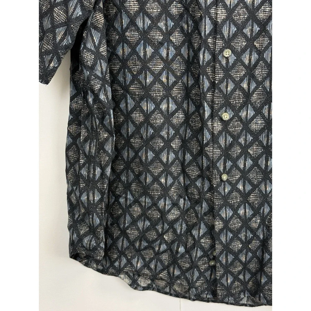 Lot of 2 Roundtree & Yorke Shirts Mens Large Printed Design Button Up Blue Rayon